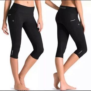 ATHLETA Be Free Kicker Crop Capri Stash Pockets